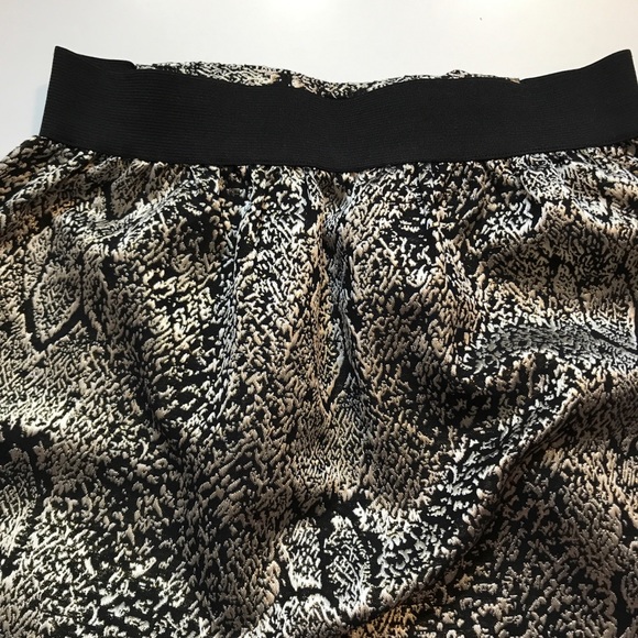 Gold Metallic Abstract Skirt - Picture 6 of 8